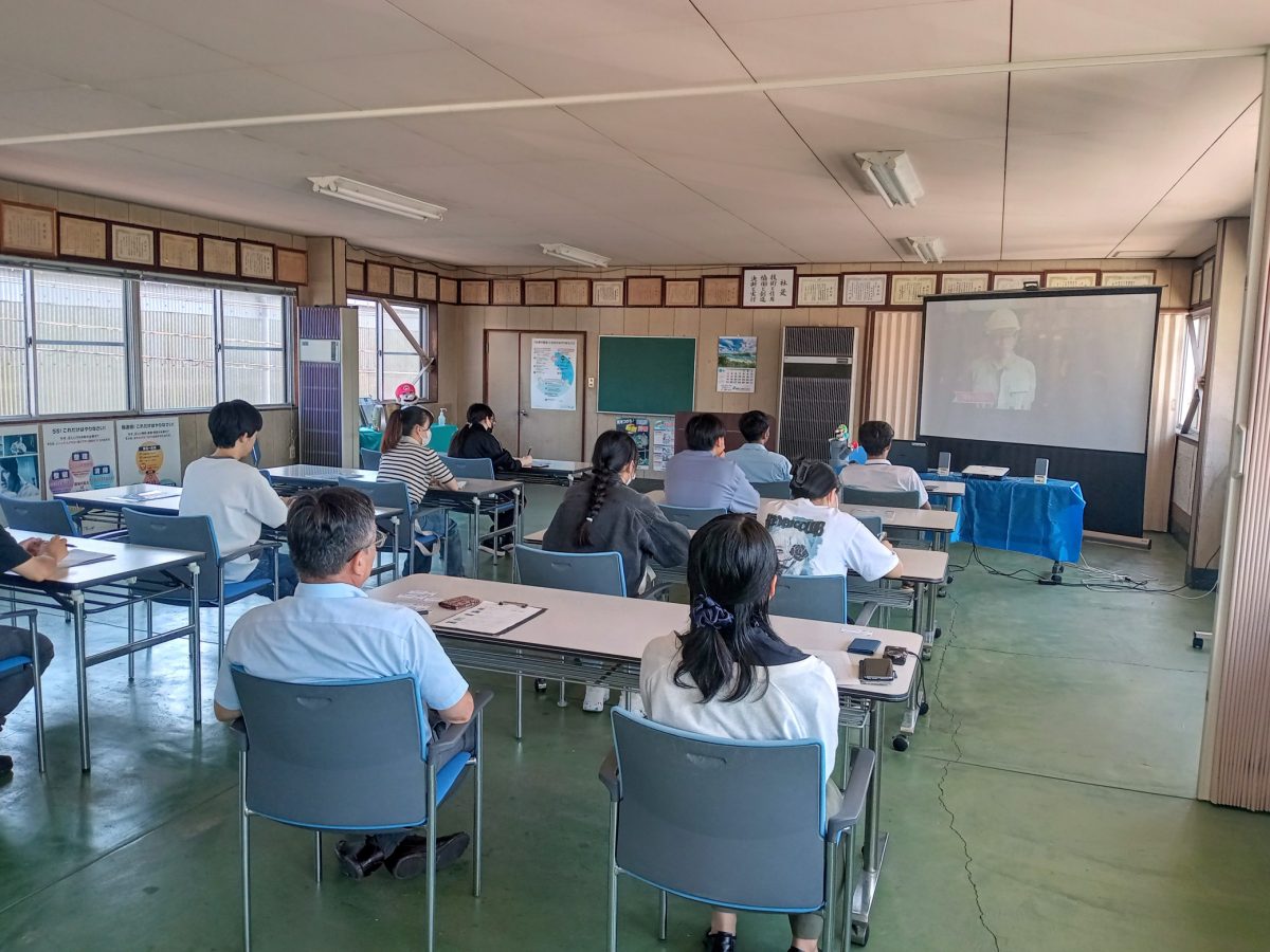 『地元企業魅力発見バスツアー』（じばさん主催）に協力しました！