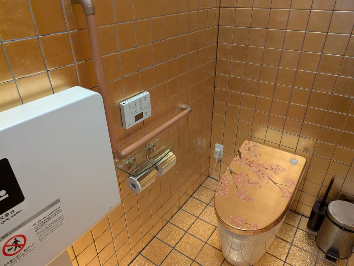 続・社員旅行に行きました！〔金ピカのトイレ！〕