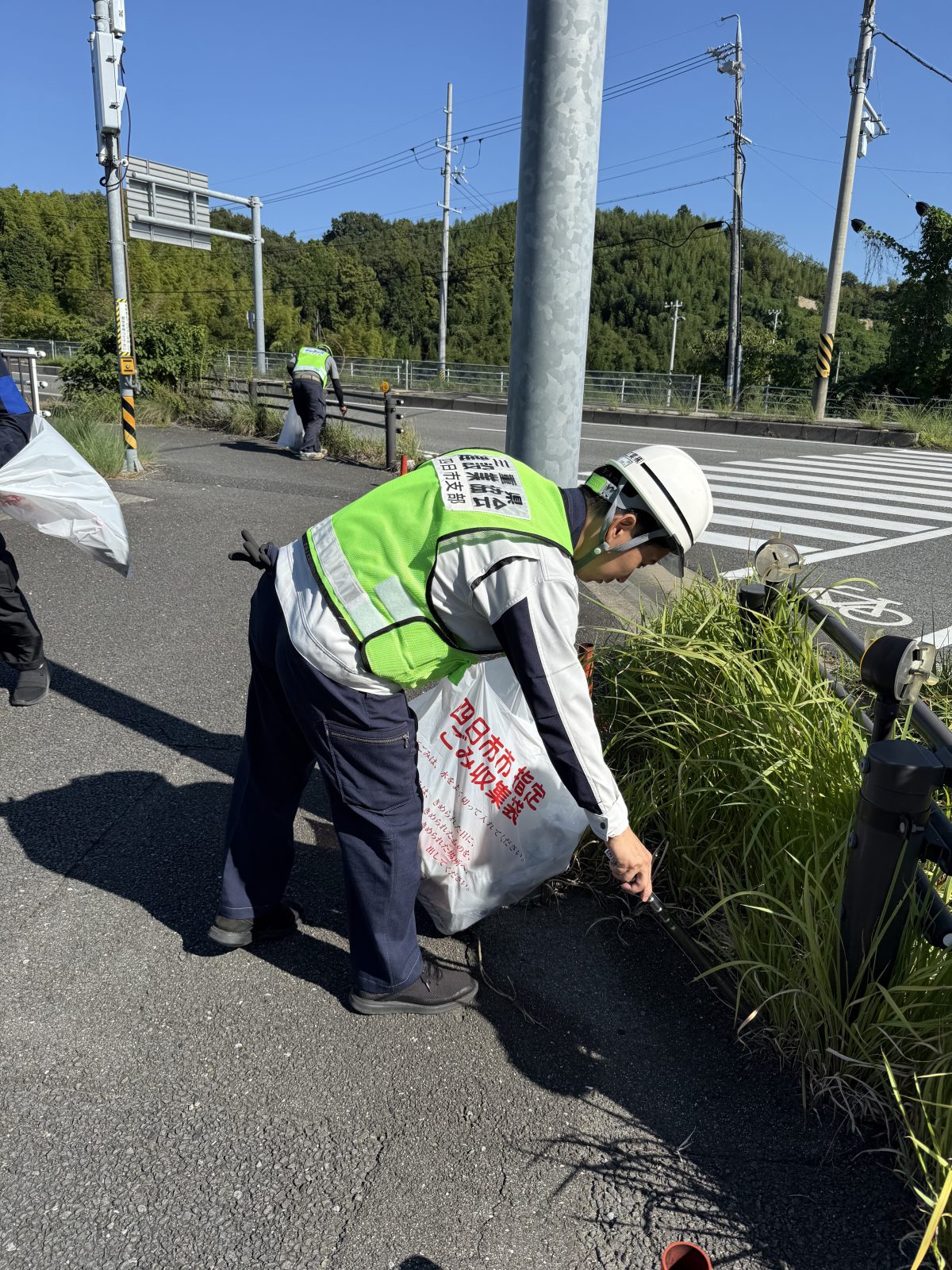 道路美化ボランティア活動に参加しました！【（一社）三重県建設業協会四日市支部主催】