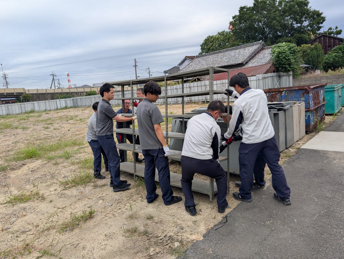 倉庫の片付けを引き続きやっています！〔倉庫建て替えします！〕