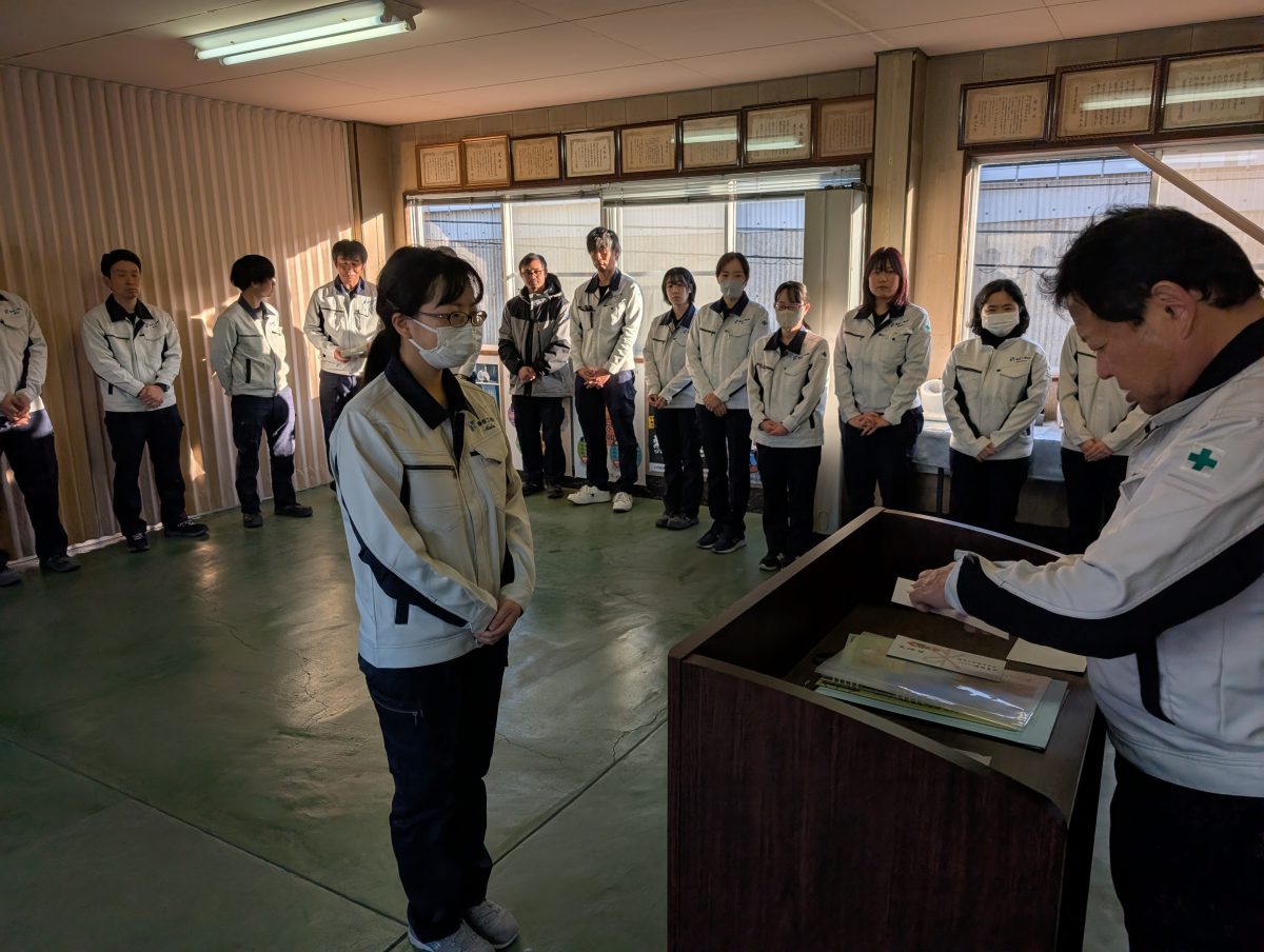 新築祝いをお贈りしました！《会社と親睦会から》福利厚生が充実しています！